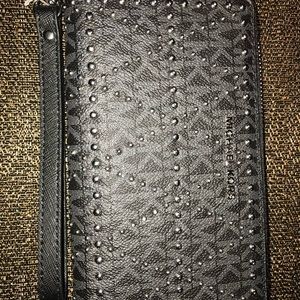 New Michael Kors Wristlet 32F7SFDE4V Black Studs